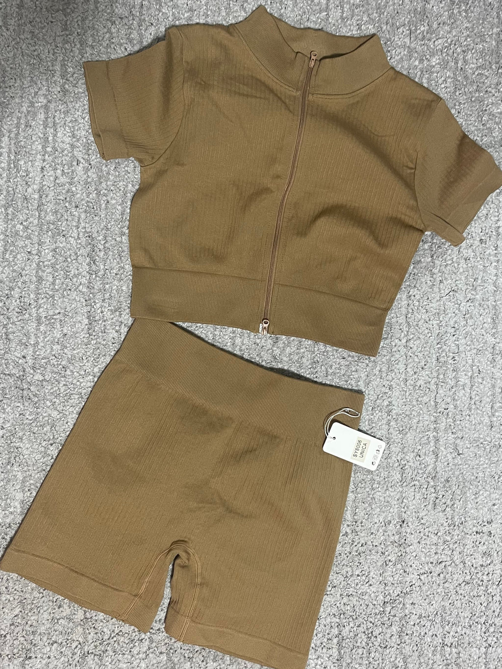 SET FITNESS CORTO CON ZIP