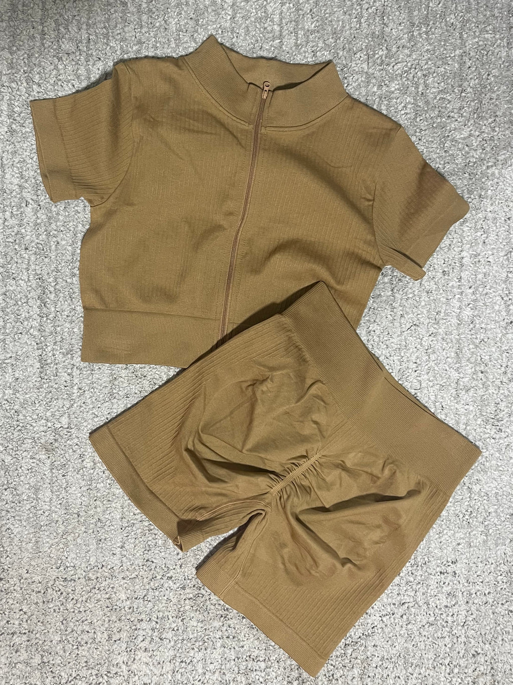 SET FITNESS CORTO CON ZIP
