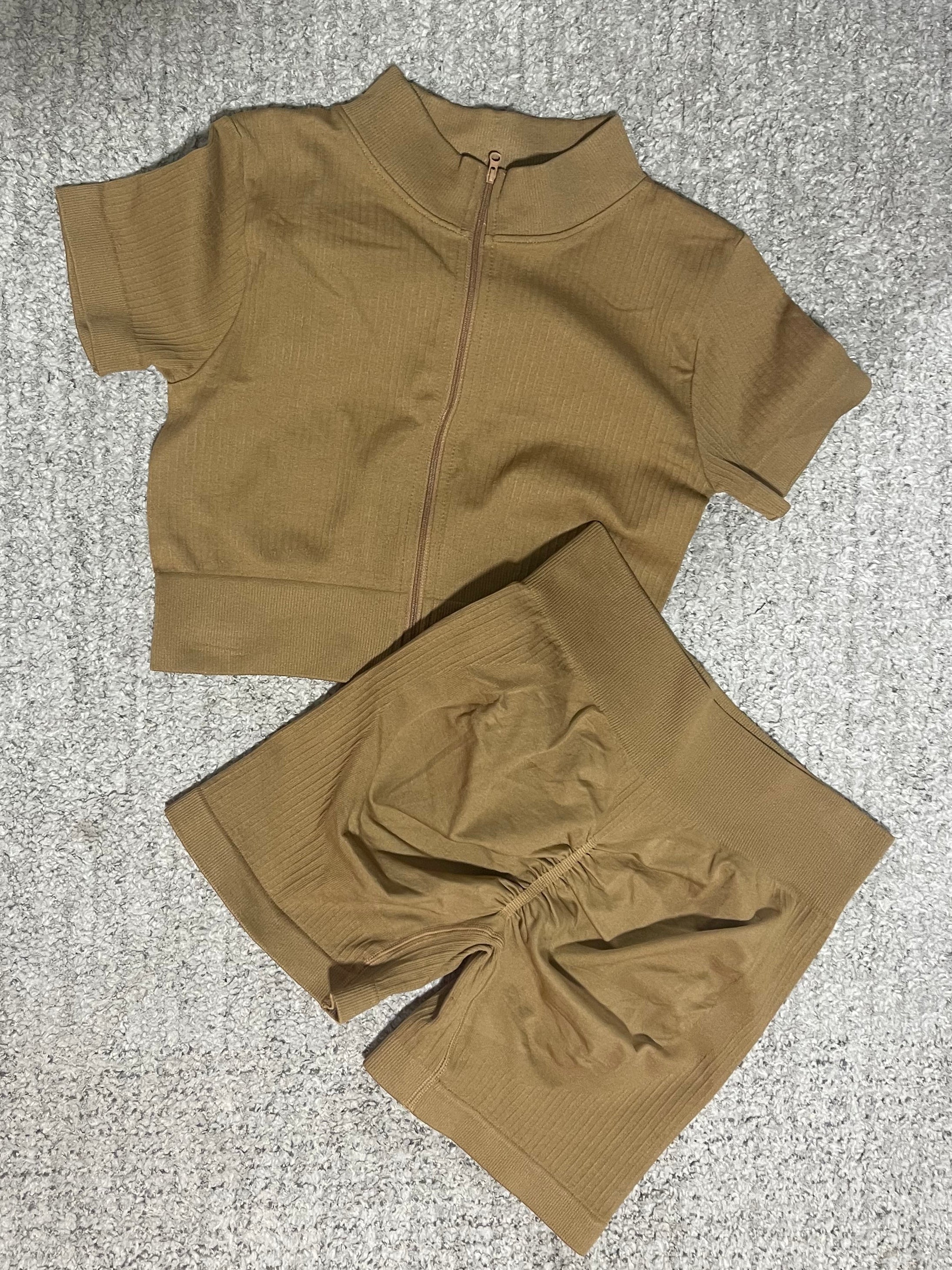 SET FITNESS CORTO CON ZIP